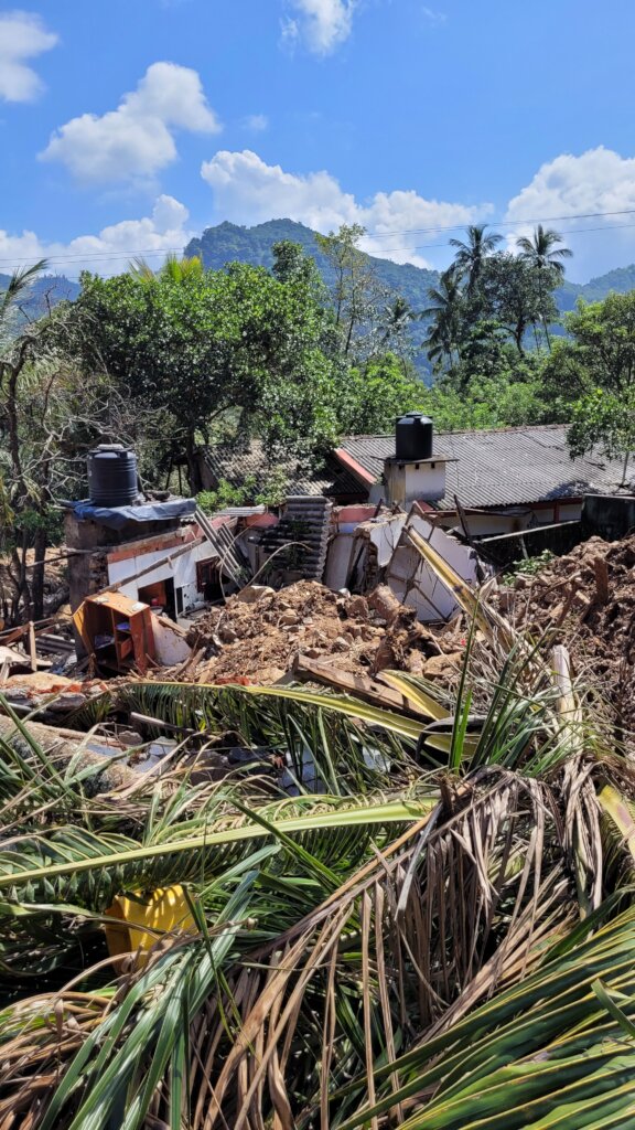Emergency aid for landslide victims in Sri Lanka