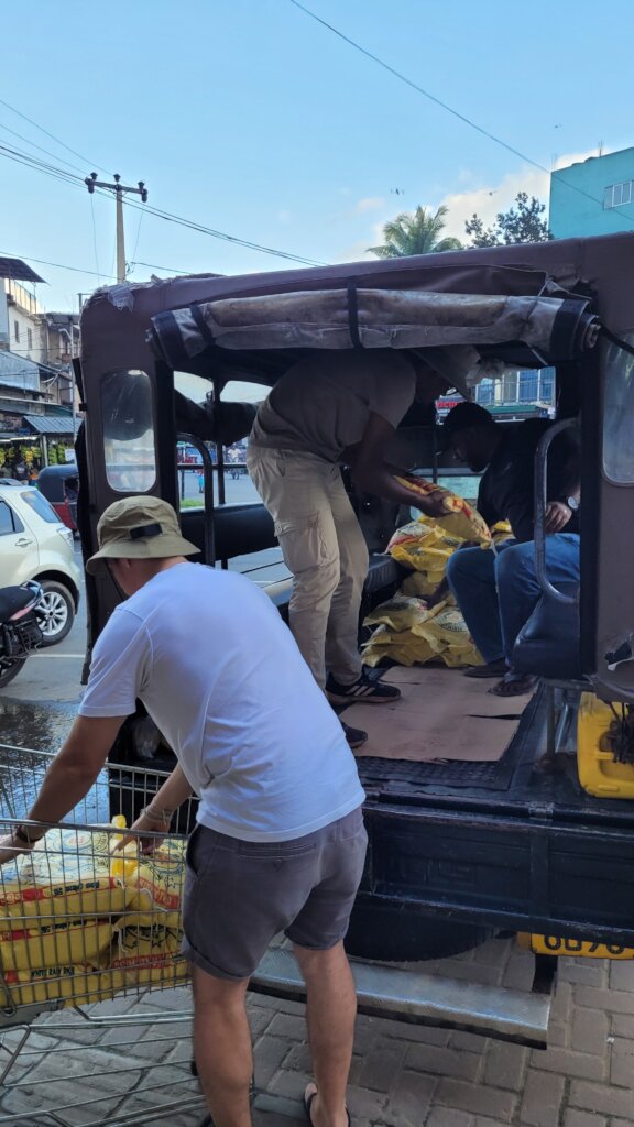 Emergency aid for landslide victims in Sri Lanka