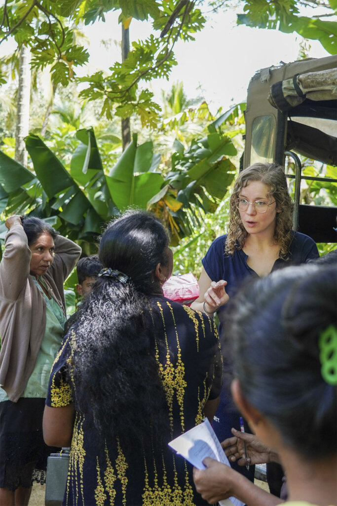 Emergency aid for landslide victims in Sri Lanka