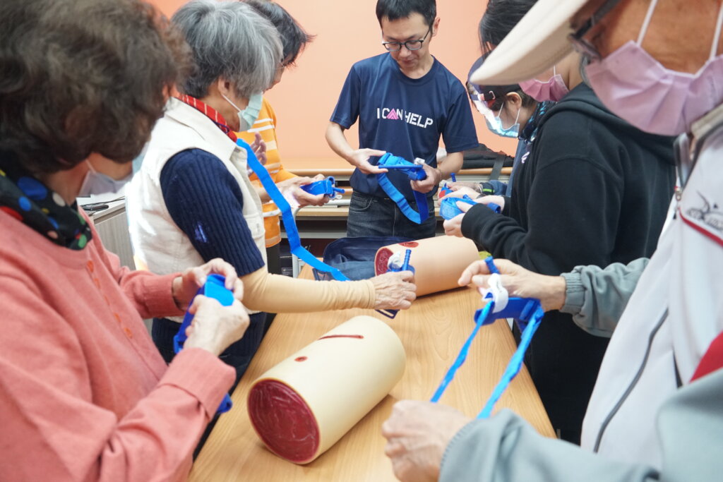 Teaching community emergency response