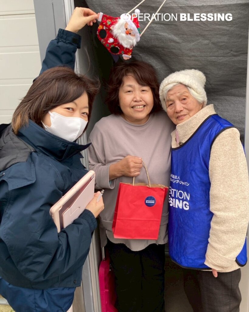 Give a Christmas Gift to 2000 Needy in Japan