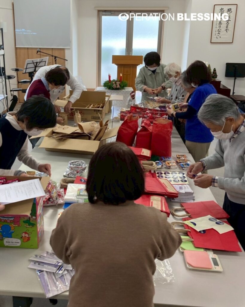Give a Christmas Gift to 2000 Needy in Japan