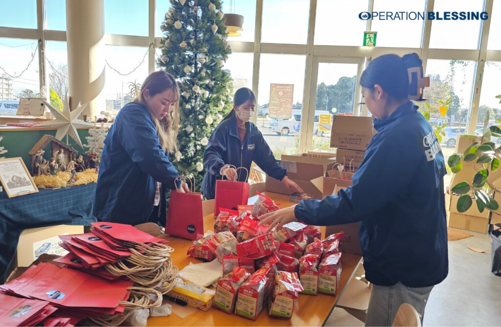 Give a Christmas Gift to 2000 Needy in Japan