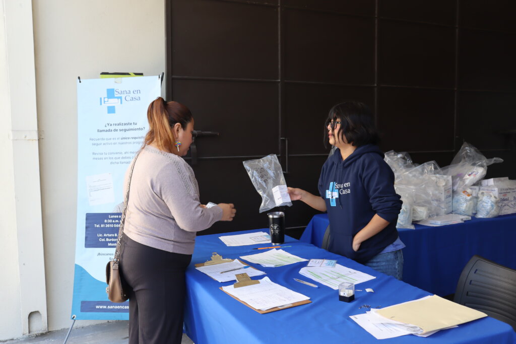 Entrega material de curacion /Wound care supplies