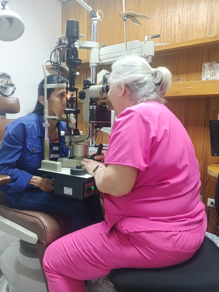 Ophthalmological consultation for an adult with DB