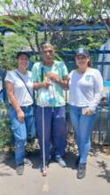 Donativo de baston de rastreo a un adulto con sord