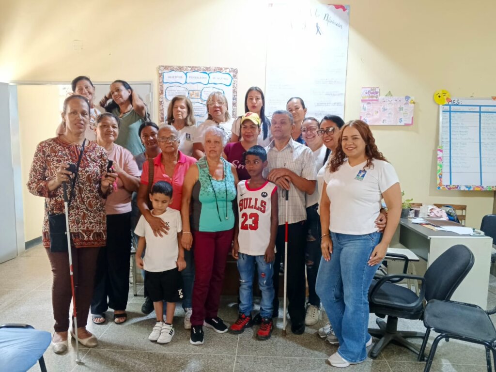 Guaira weaving group and the SOCIEVEN team