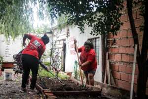 Women workers in the community garden