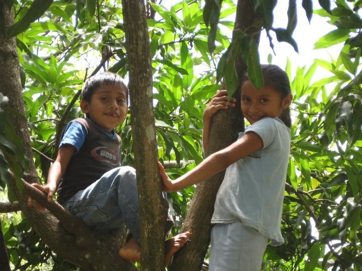 School building in El Salvador-Miami of Ohio/Brown