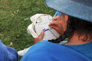 Dona Luisa is embroidering his name