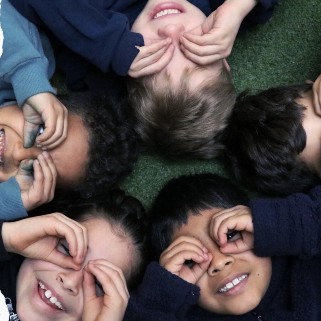 Help vulnerable children, live with a family again