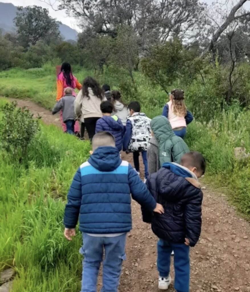 Help vulnerable children, live with a family again