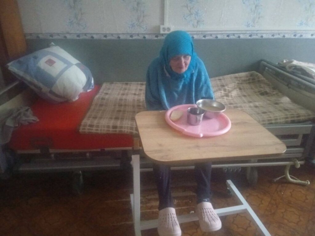 Safe Tableware for Elderly in Ukraine