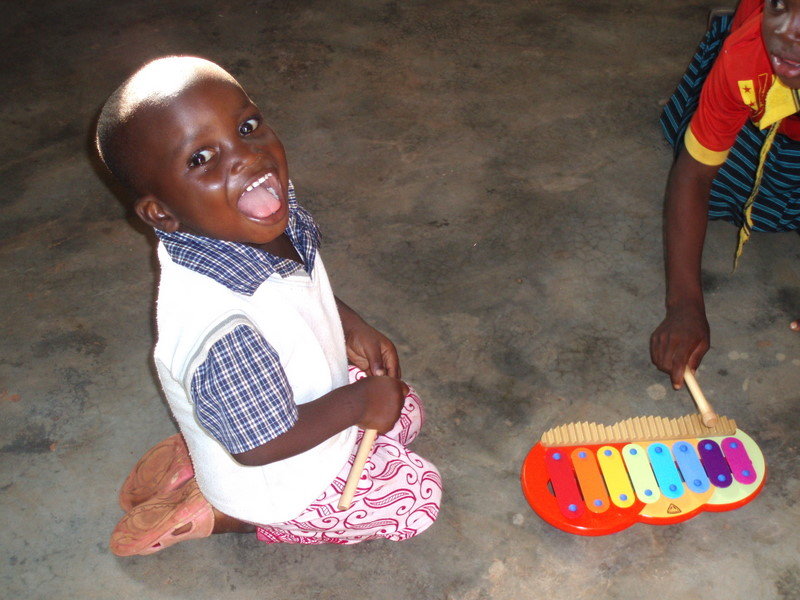 Help 600 children in Uganda learn through play