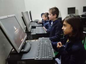 kids on computers.