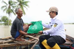 Sharing Food Sharing Smile