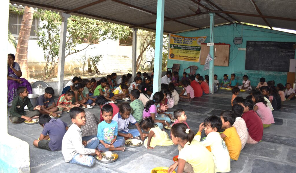 Build Safe Toilets for 100 Migrant Children