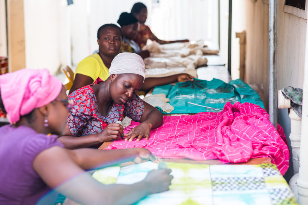 Help 100 Women Break Free from Poverty