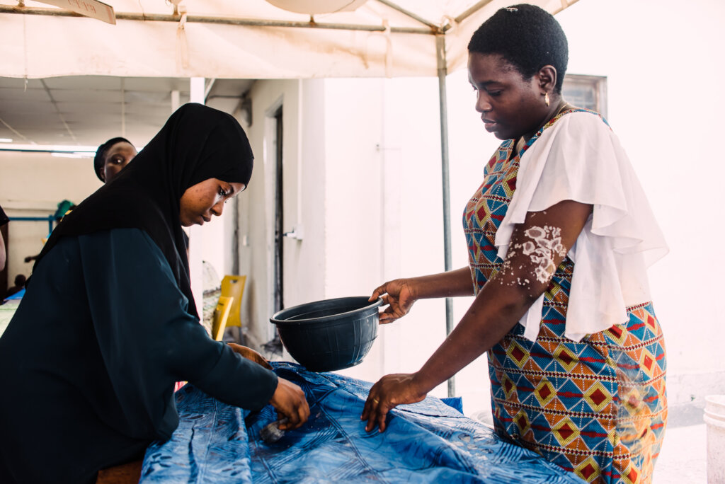 Help 100 Women Break Free from Poverty