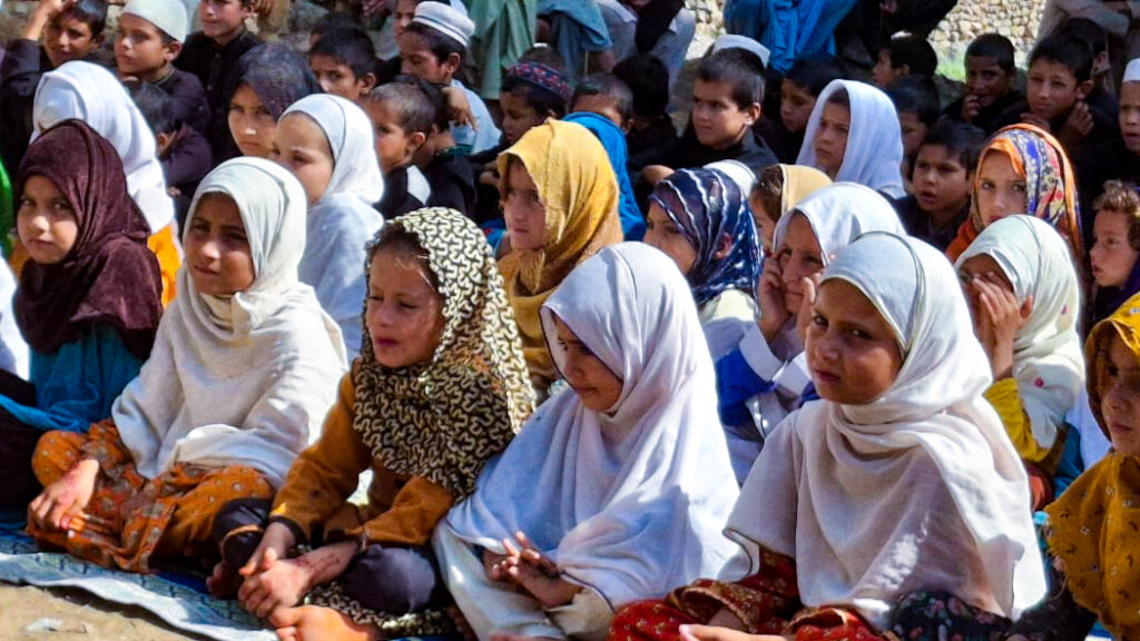 Help 3,000 Children in Pakistan Go to School