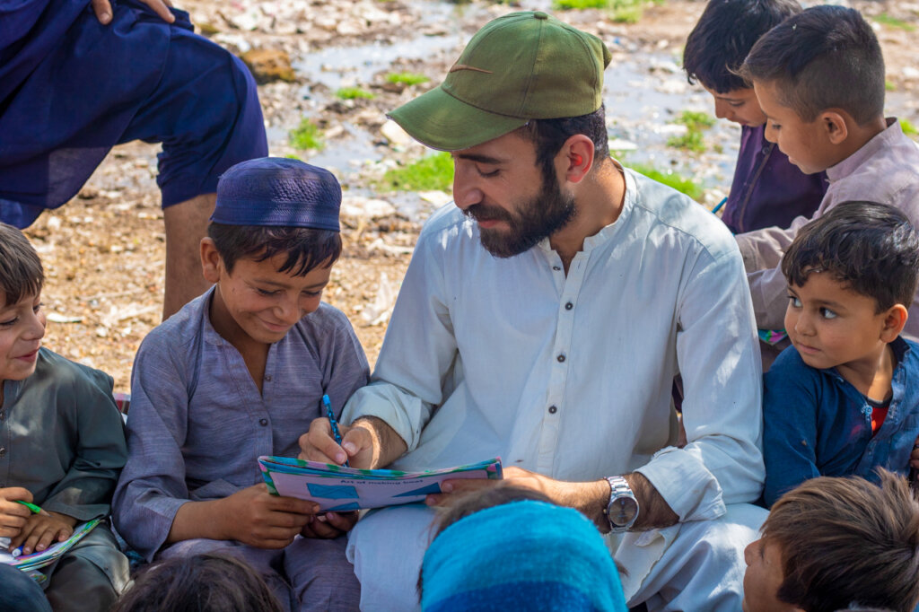 Help 3,000 Children in Pakistan Go to School