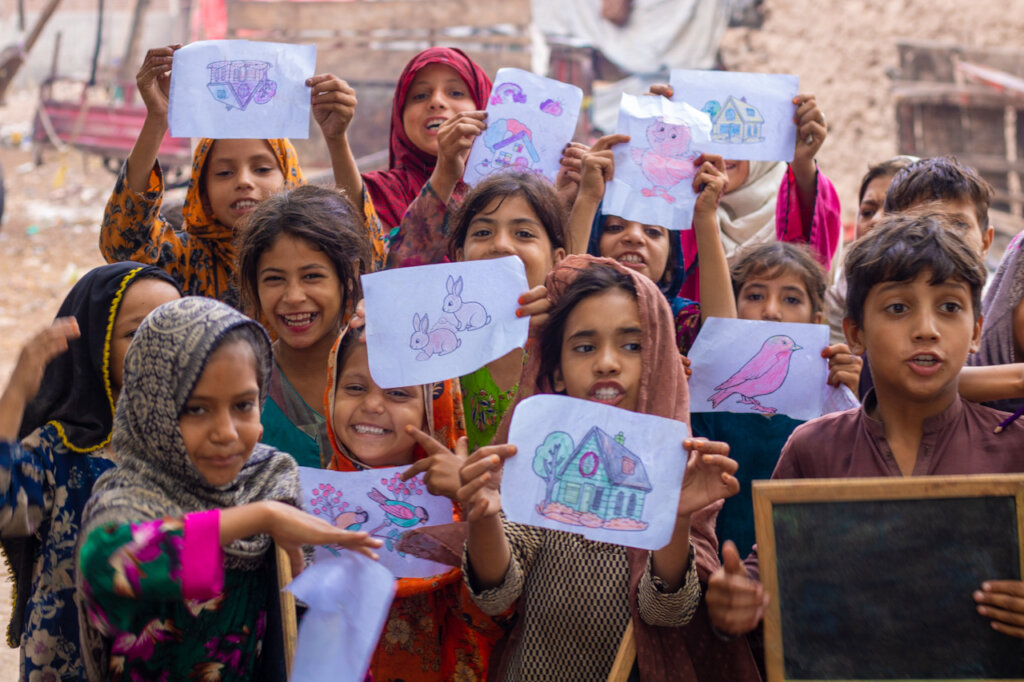 Help 3,000 Children in Pakistan Go to School