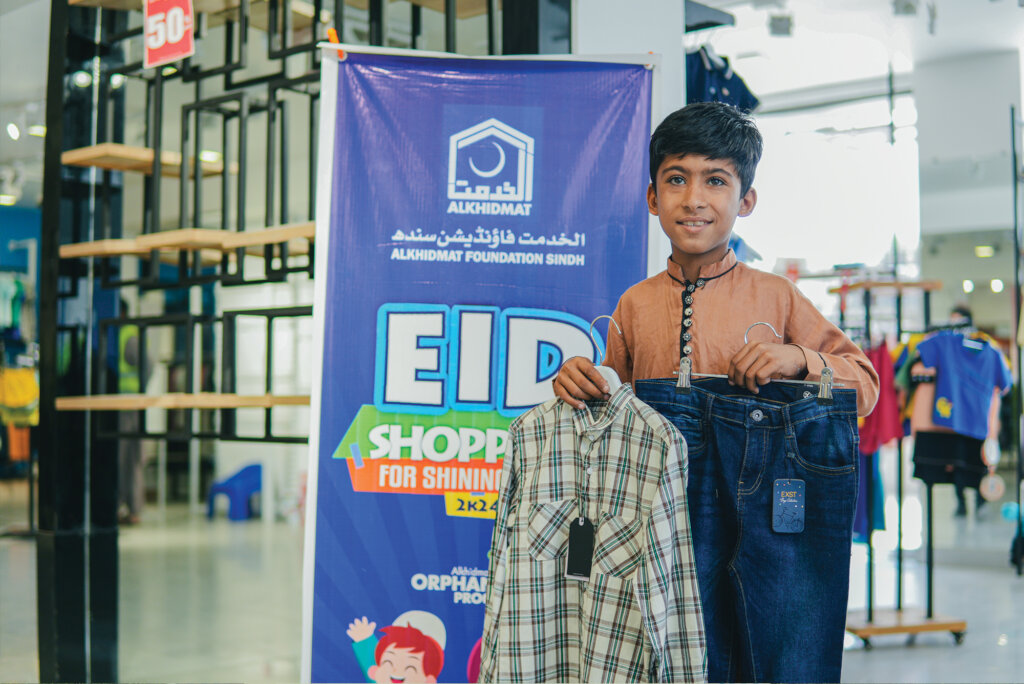 Supporting Eid Gifts For 1,000 Orphans in Pakistan