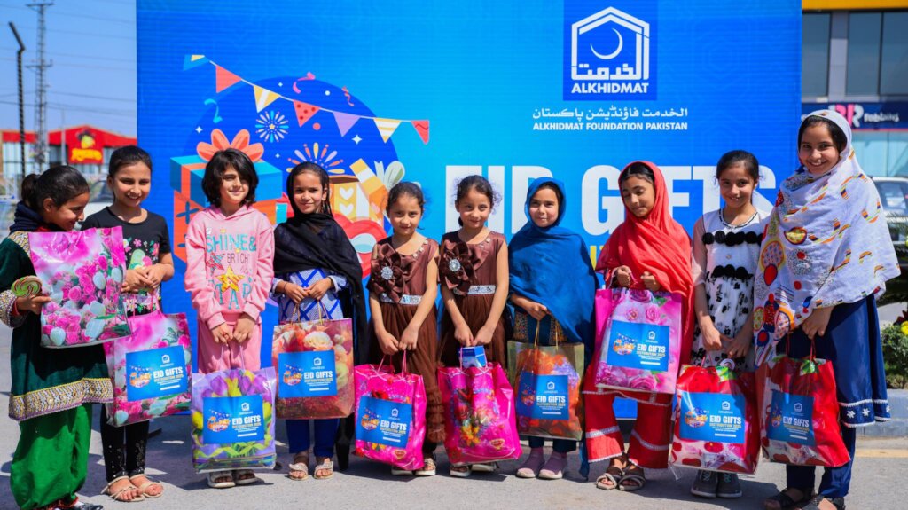 Supporting Eid Gifts For 1,000 Orphans in Pakistan