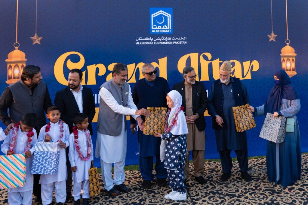 Supporting Eid Gifts For 1,000 Orphans in Pakistan