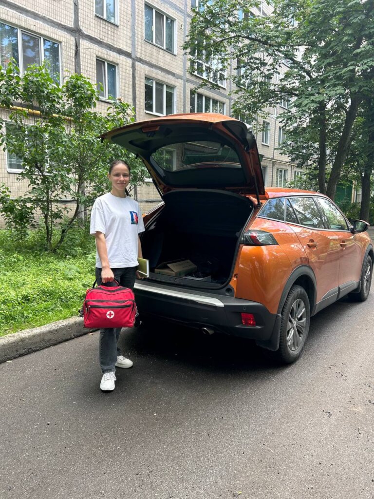 Nurse Ksenia off to support a family at home