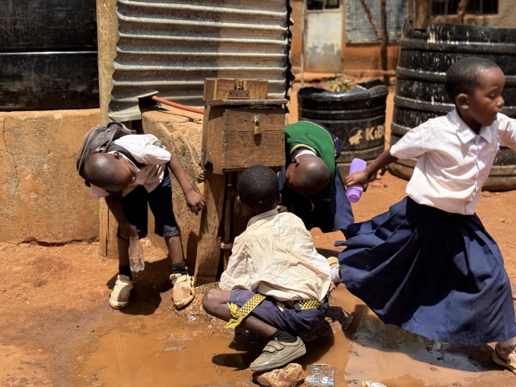 BUILDINGWATER SYSTEM FOR 2000 STUDENTS IN TANZANIA