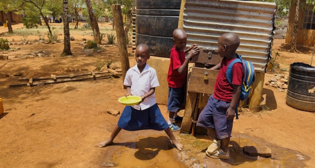 BUILDINGWATER SYSTEM FOR 2000 STUDENTS IN TANZANIA