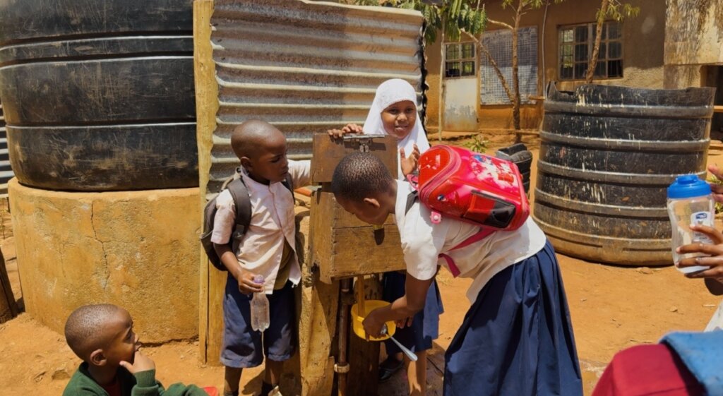 BUILDINGWATER SYSTEM FOR 2000 STUDENTS IN TANZANIA