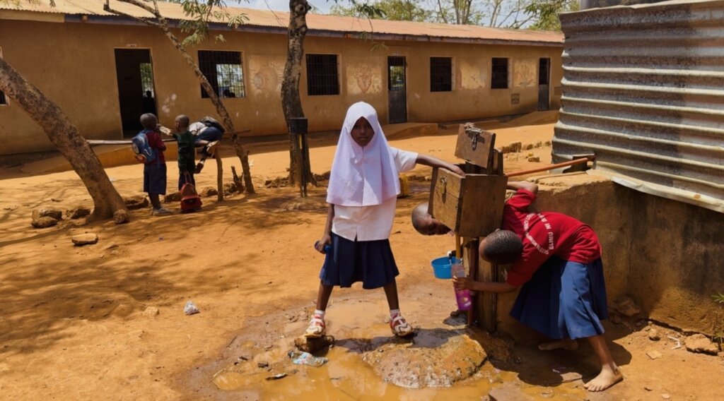 BUILDINGWATER SYSTEM FOR 2000 STUDENTS IN TANZANIA