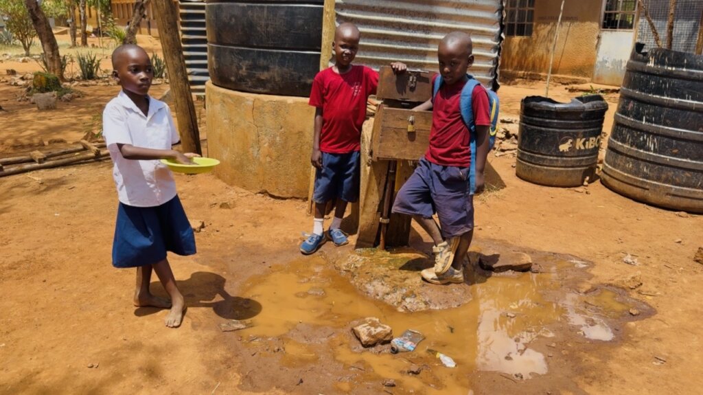 BUILDINGWATER SYSTEM FOR 2000 STUDENTS IN TANZANIA
