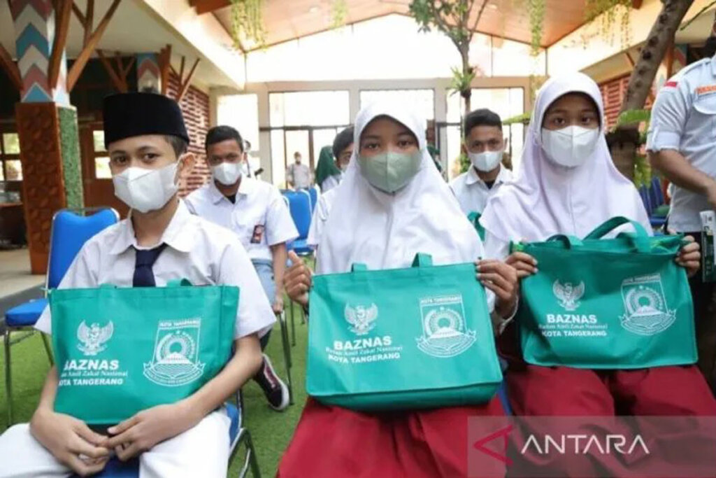 Pay Zakat to Alleviate Poverty in Indonesia