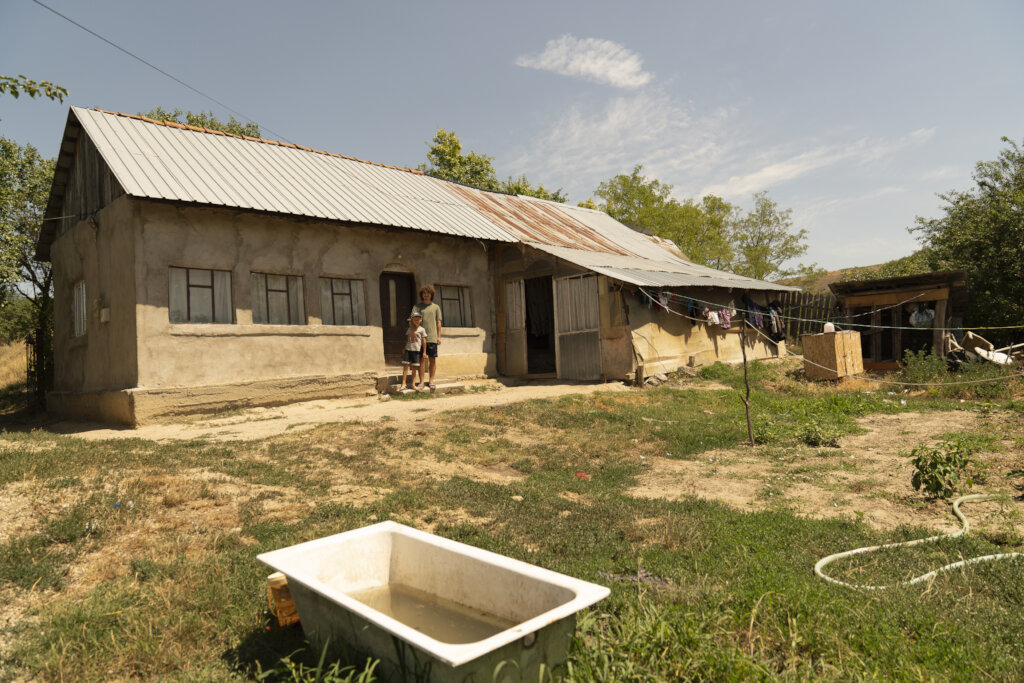 Keep in school 139 rural Romanian children