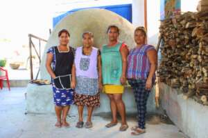 Women bakers in San Marcos, Guerrero.