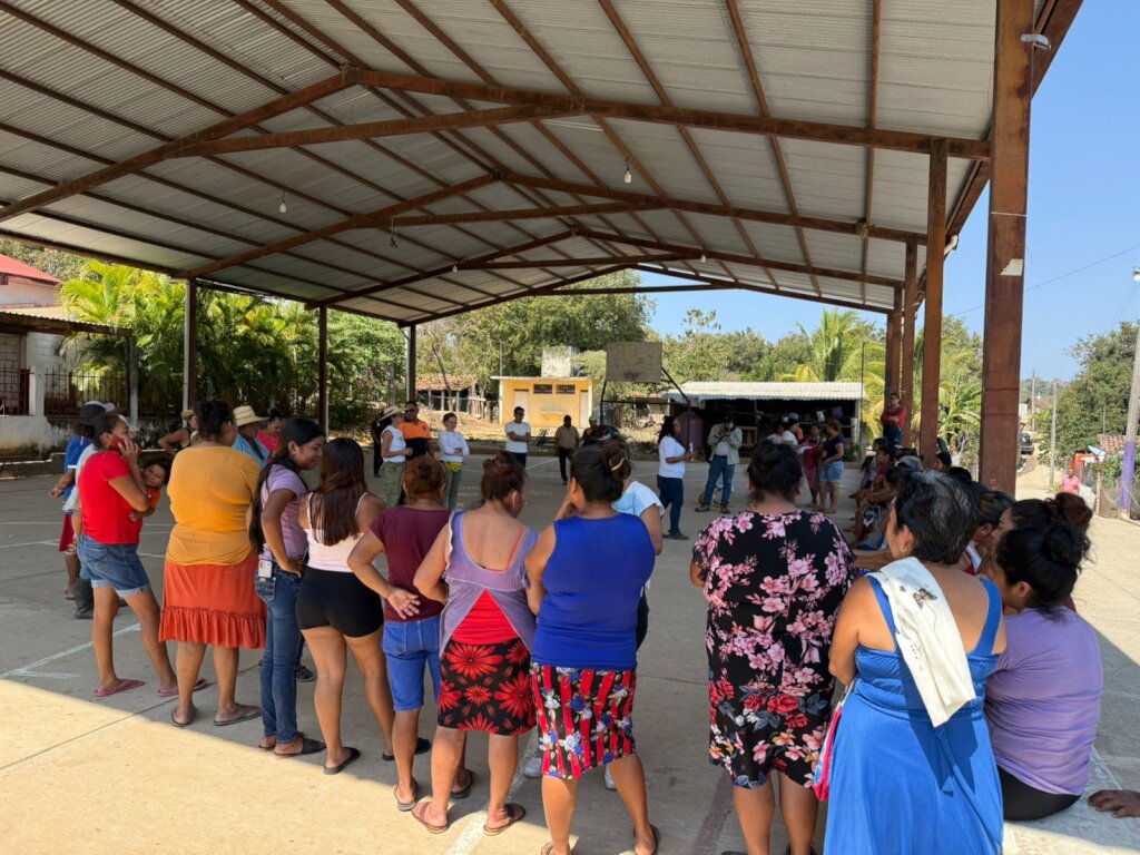 Women rebuilding San Marcos after earthquake