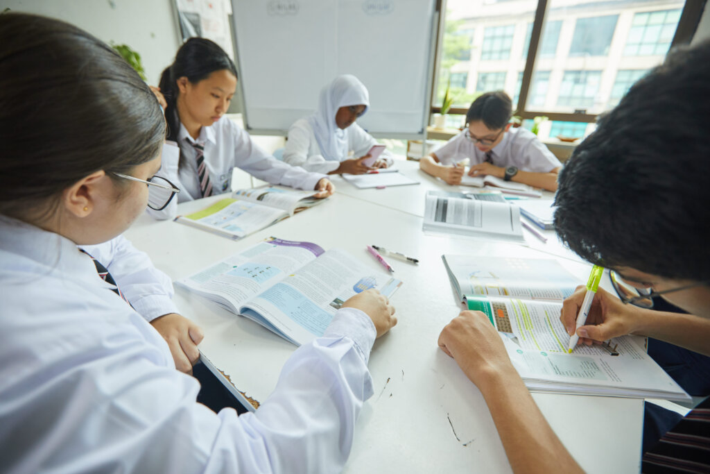Send 100 Refugee Girls to School in KL for a Year