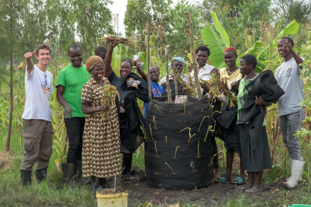 Caregivers receiving kitchen garden support