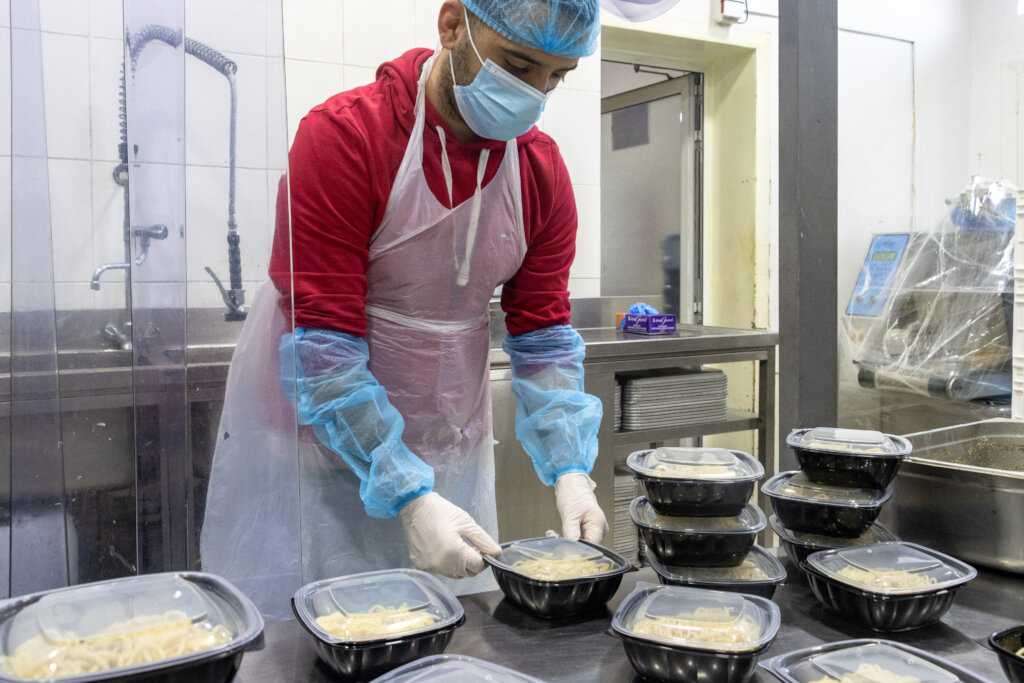 20,000 Hot Meals for Displaced People in Lebanon