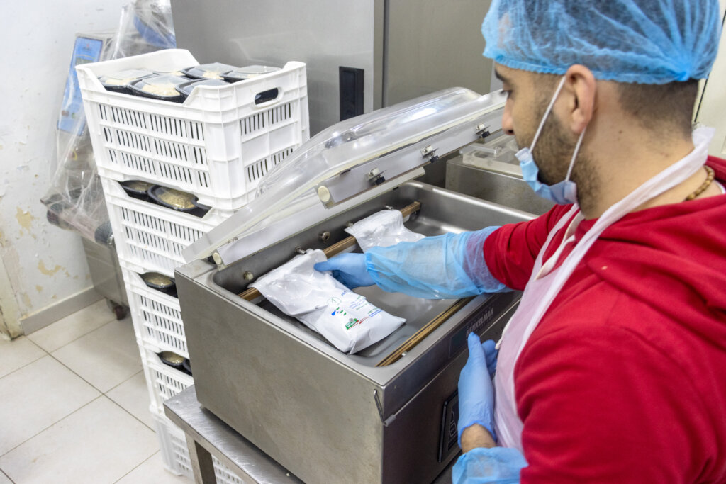 20,000 Hot Meals for Displaced People in Lebanon