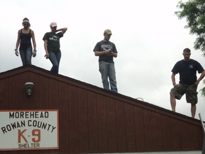 Student Volunteers building a new kennel roof
