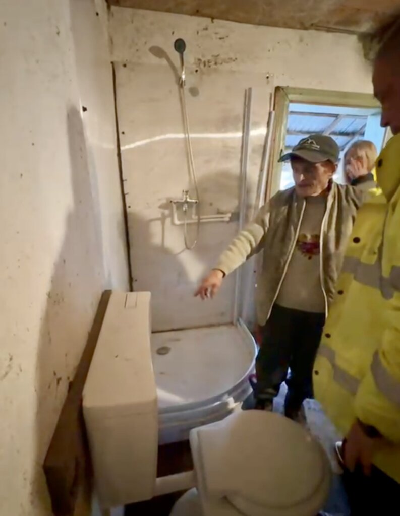 Showing Zanica her new bathroom