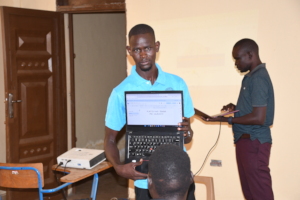 Trainer Mawut expalins online safety concepts
