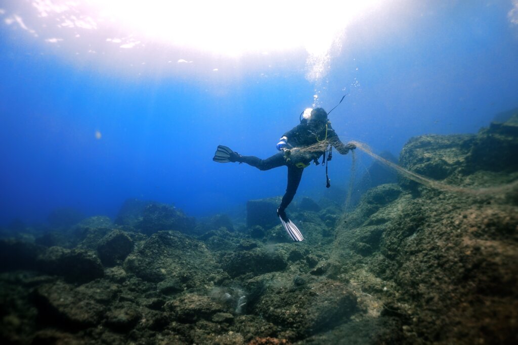 Cleaning Ghost Gear