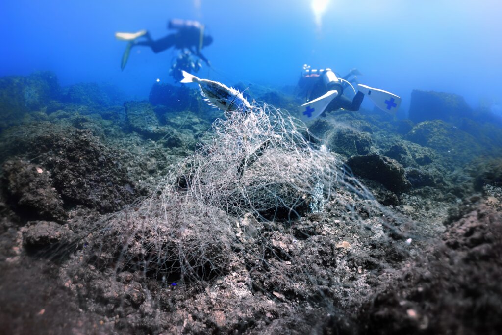 Dive Against Ghost Gears