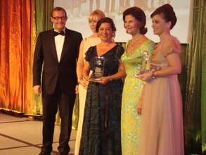 Receiving Mentor Award from the Queen of Sweeden!
