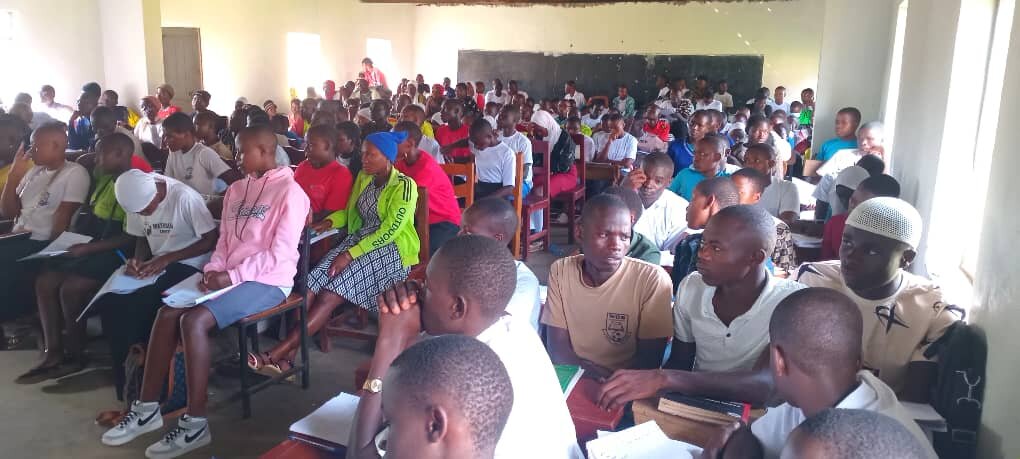 Build 6 Classrooms for 300 Students in Uganda